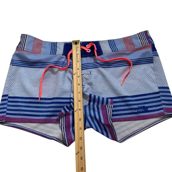 The North Face Women's Regular Striped Board Shorts Back Pocket Size 10 - Picture 10 of 10